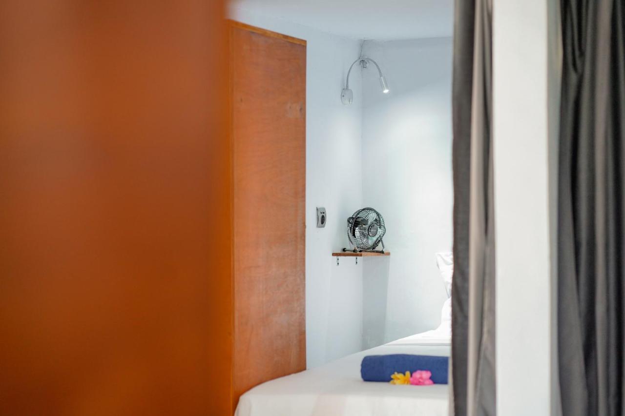Waiwas Hostel Kuta  Екстер'єр фото