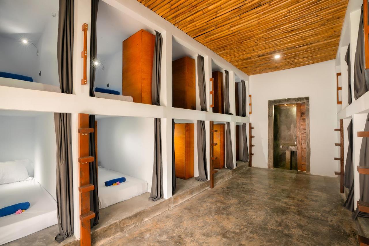 Waiwas Hostel Kuta  Екстер'єр фото