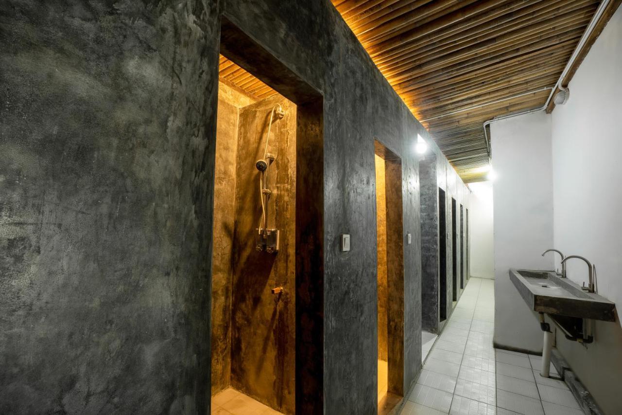 Waiwas Hostel Kuta  Екстер'єр фото