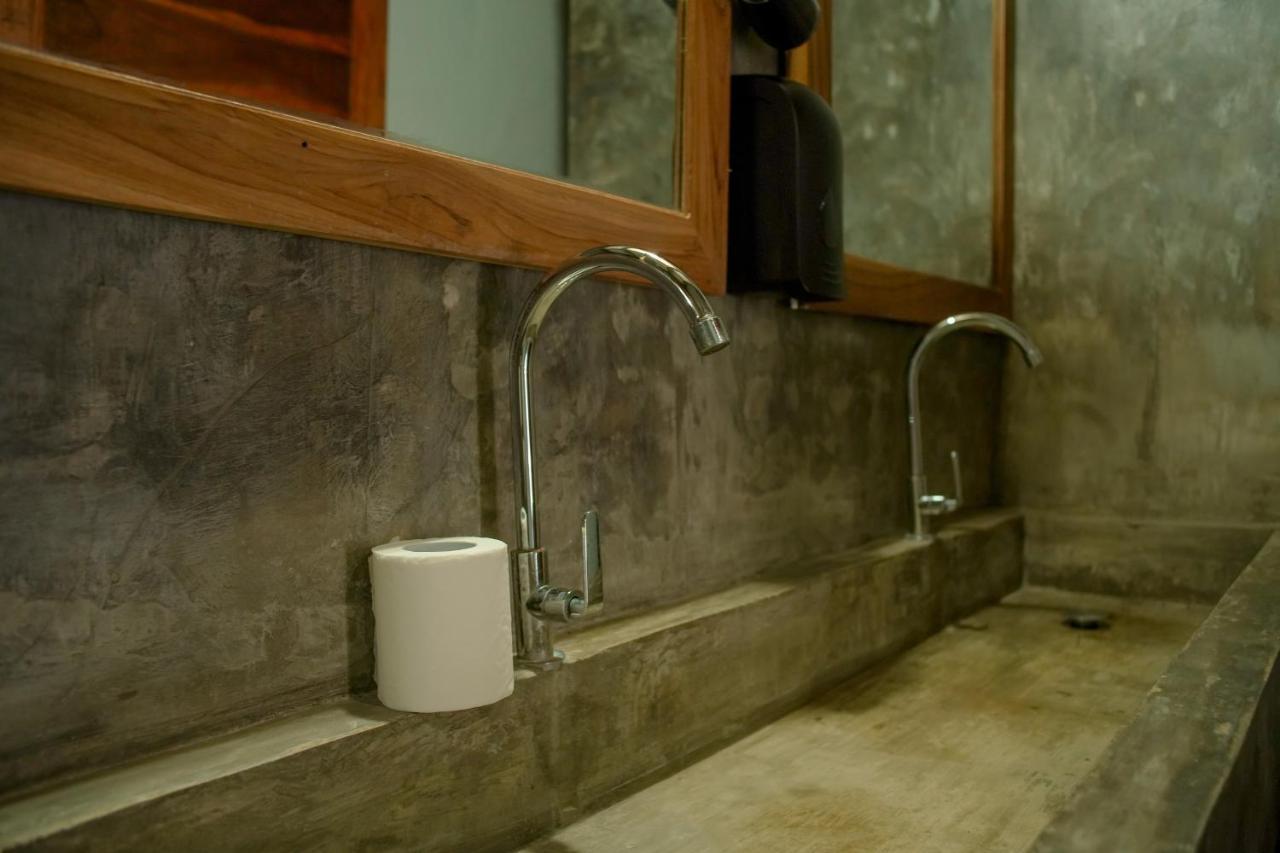 Waiwas Hostel Kuta  Екстер'єр фото