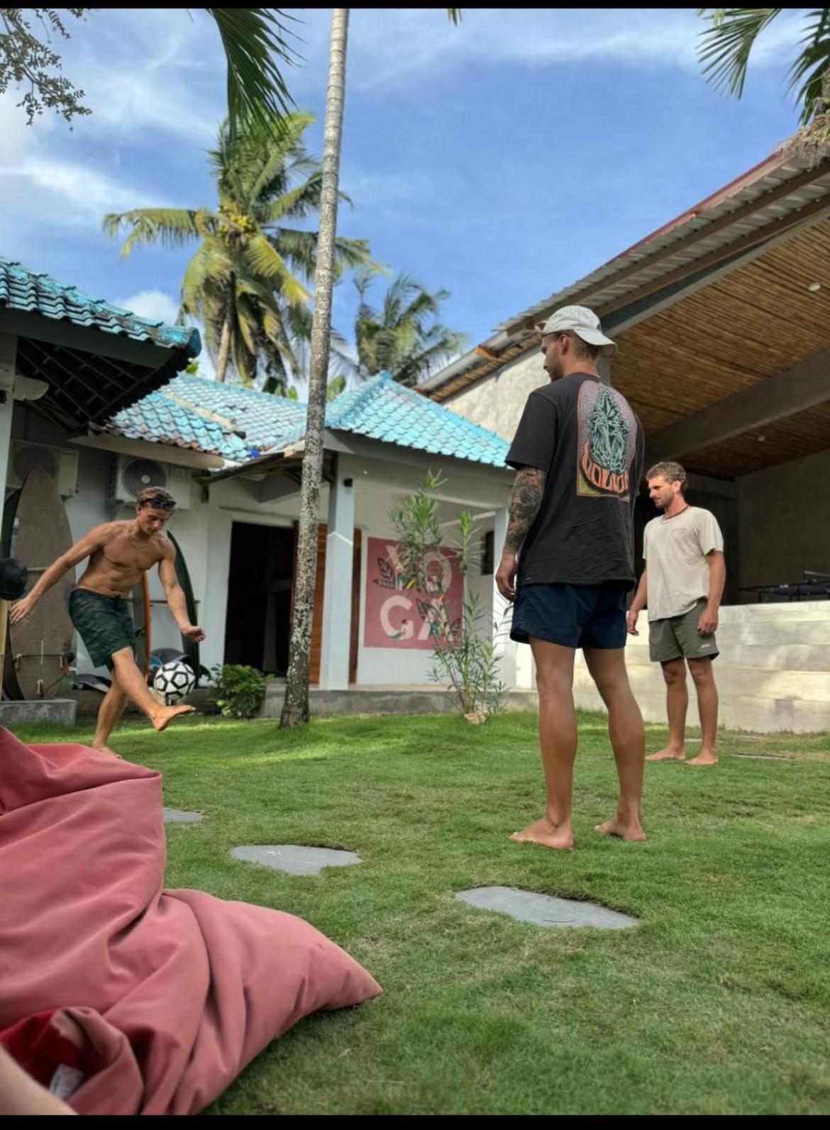 Waiwas Hostel Kuta  Екстер'єр фото